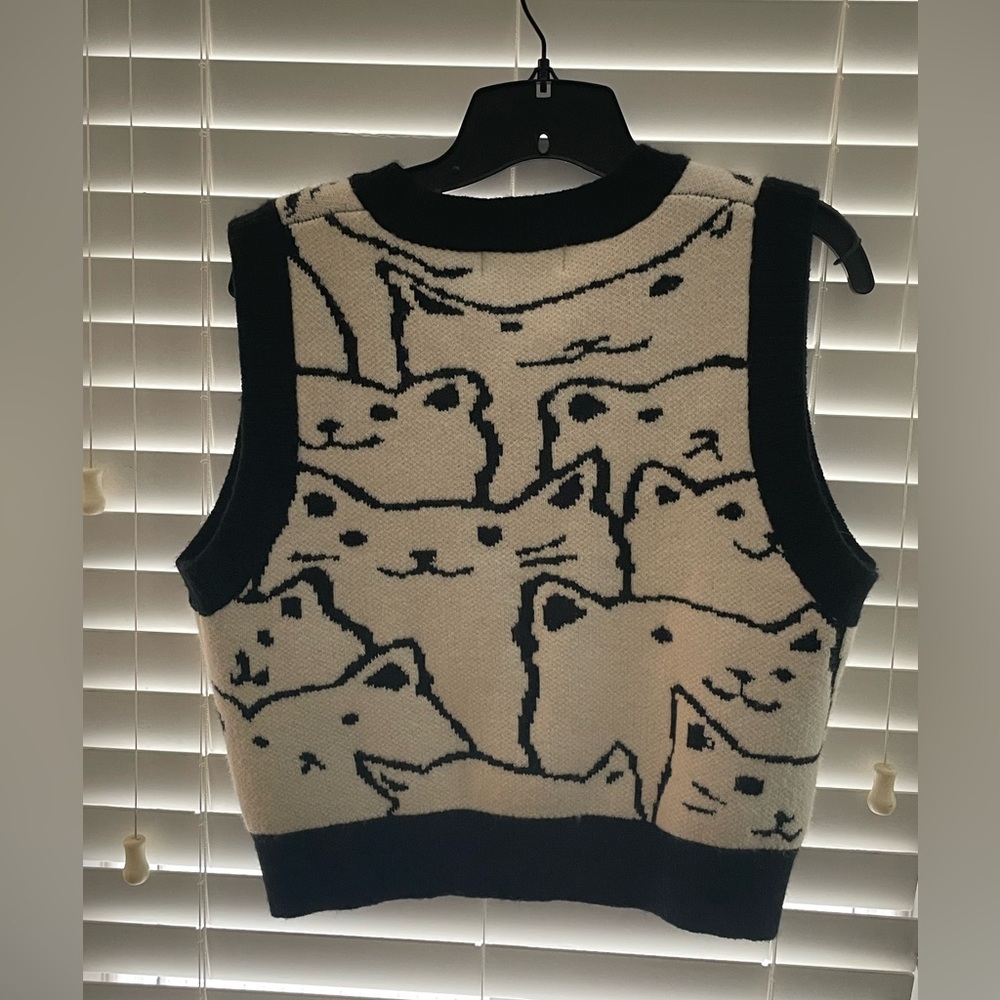 Cat Pattern V-Neck - Picture 2 of 3